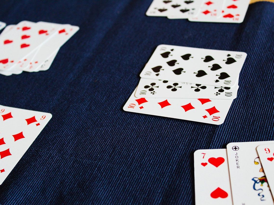 Jak grać w rummikub i na czym polega ta gra kafelkowa?